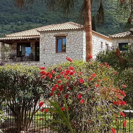Castello Bellos Villas & Apartments Keri ภายนอก รูปภาพ
