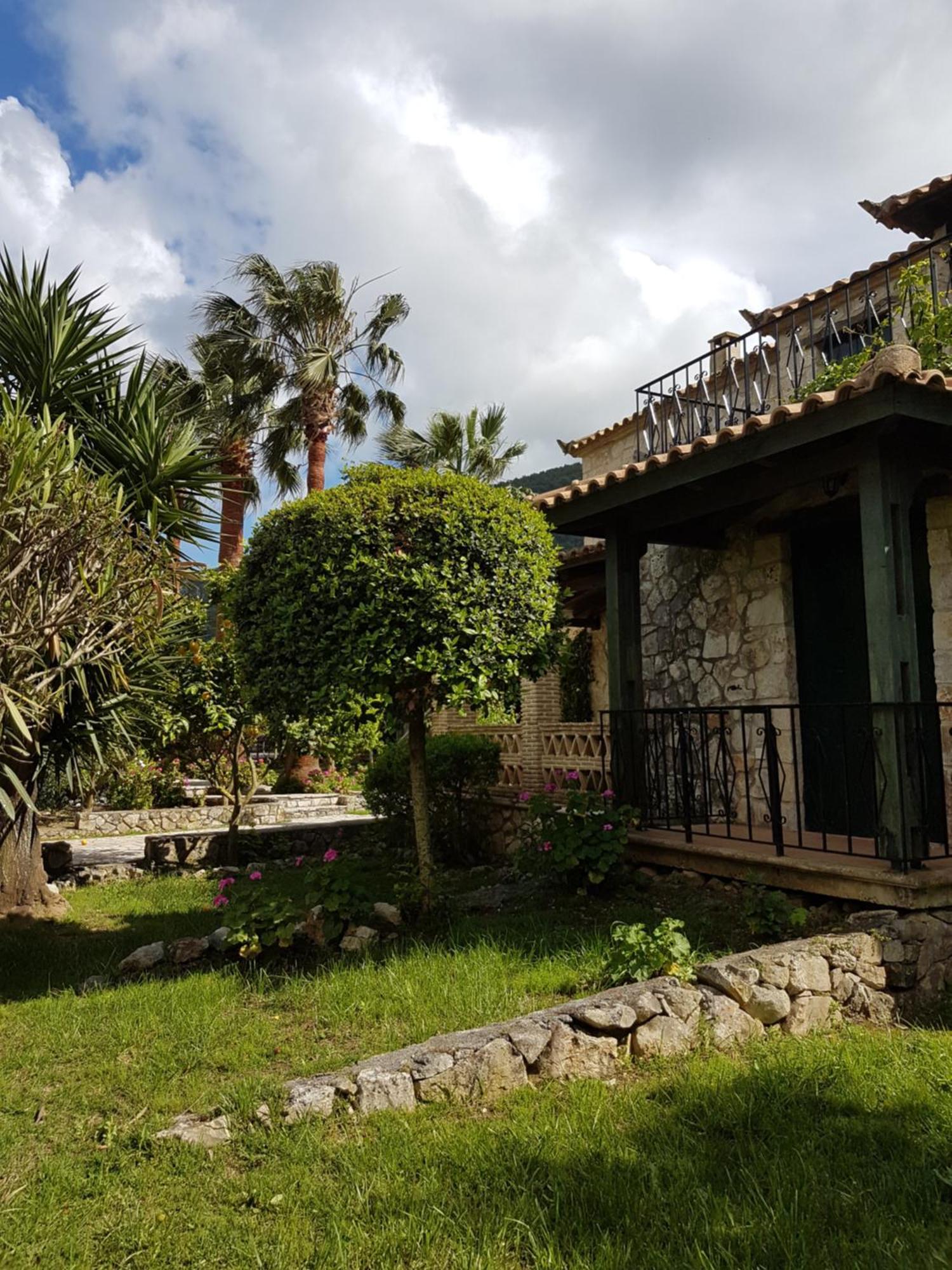 Castello Bellos Villas & Apartments Keri ภายนอก รูปภาพ