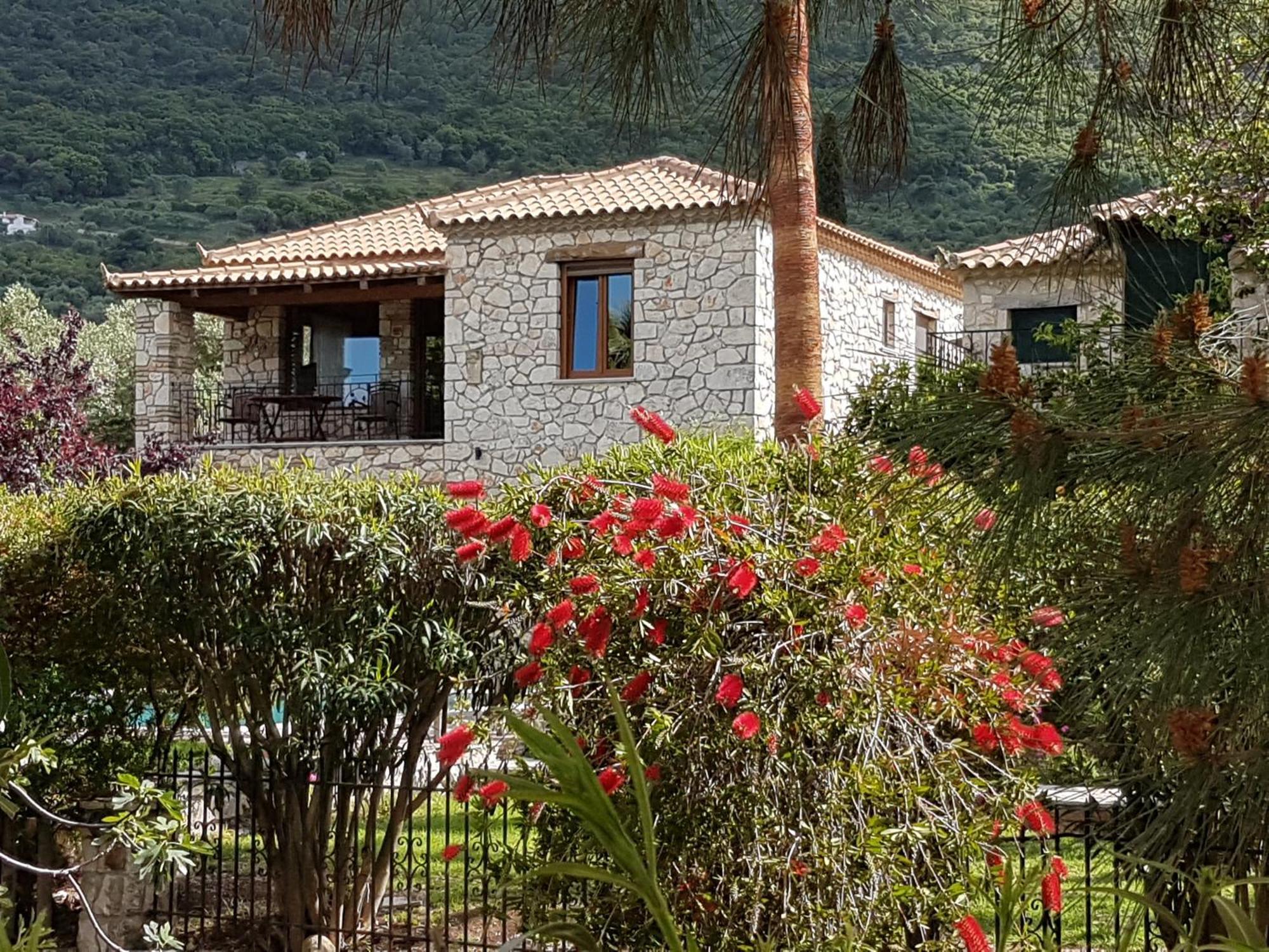 Castello Bellos Villas & Apartments Keri ภายนอก รูปภาพ