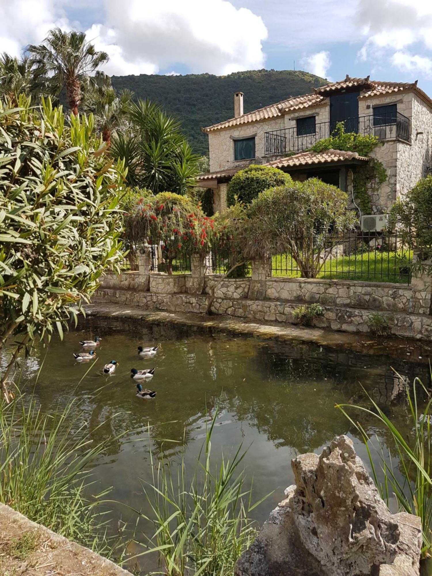 Castello Bellos Villas & Apartments Keri ภายนอก รูปภาพ