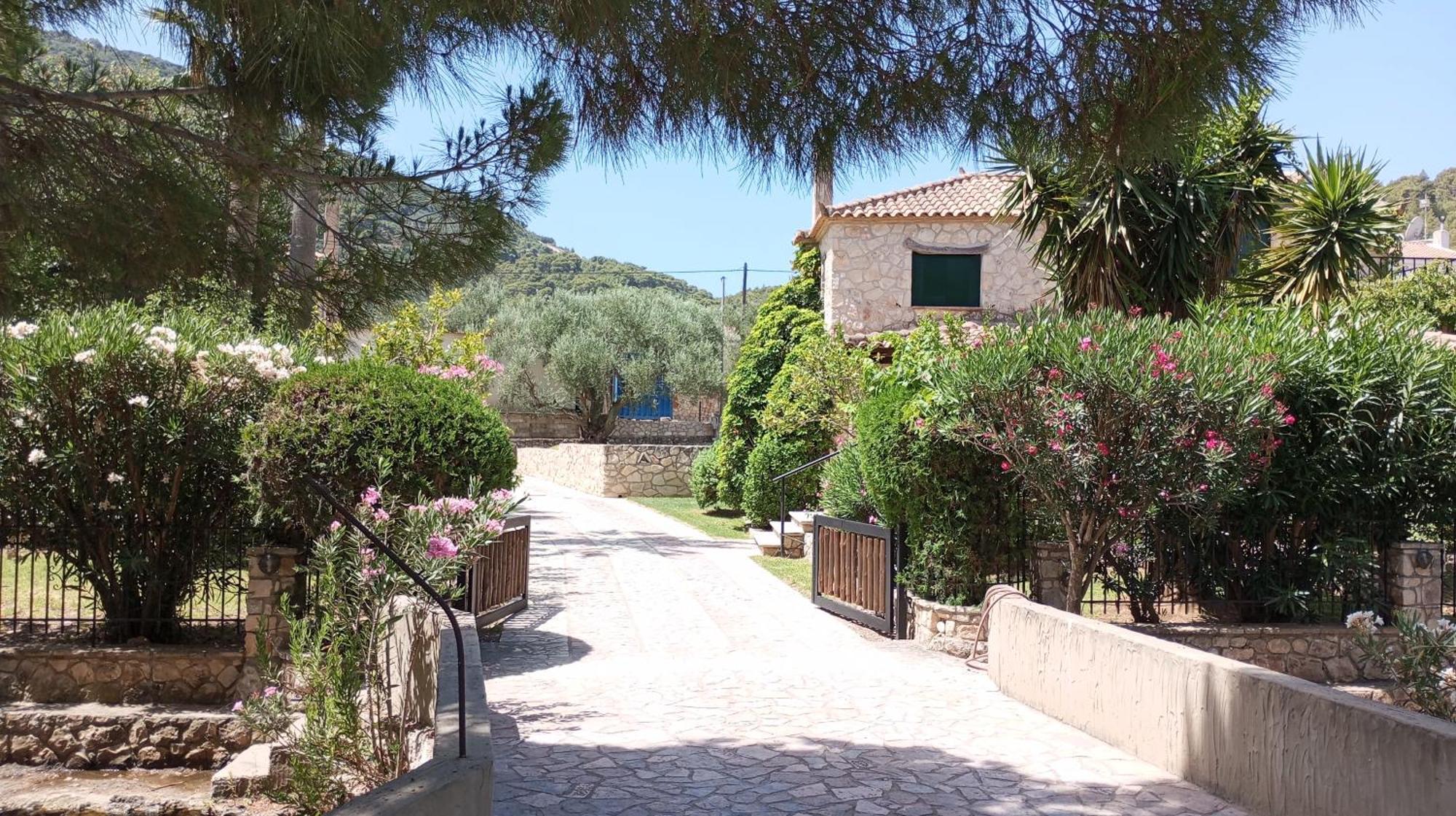Castello Bellos Villas & Apartments Keri ภายนอก รูปภาพ