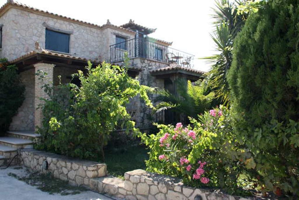 Castello Bellos Villas & Apartments Keri ภายนอก รูปภาพ