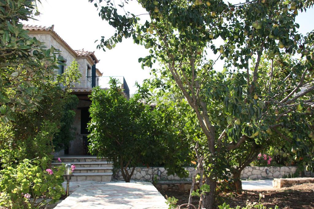 Castello Bellos Villas & Apartments Keri ภายนอก รูปภาพ