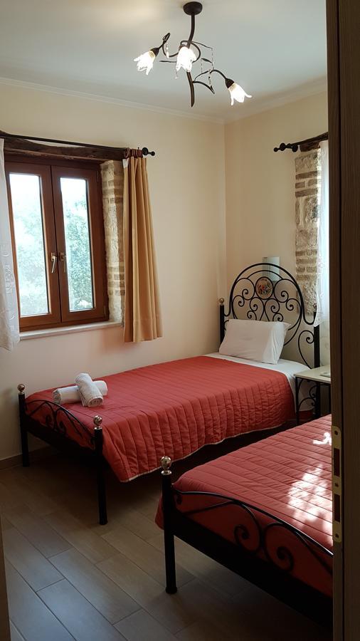 Castello Bellos Villas & Apartments Keri ภายนอก รูปภาพ