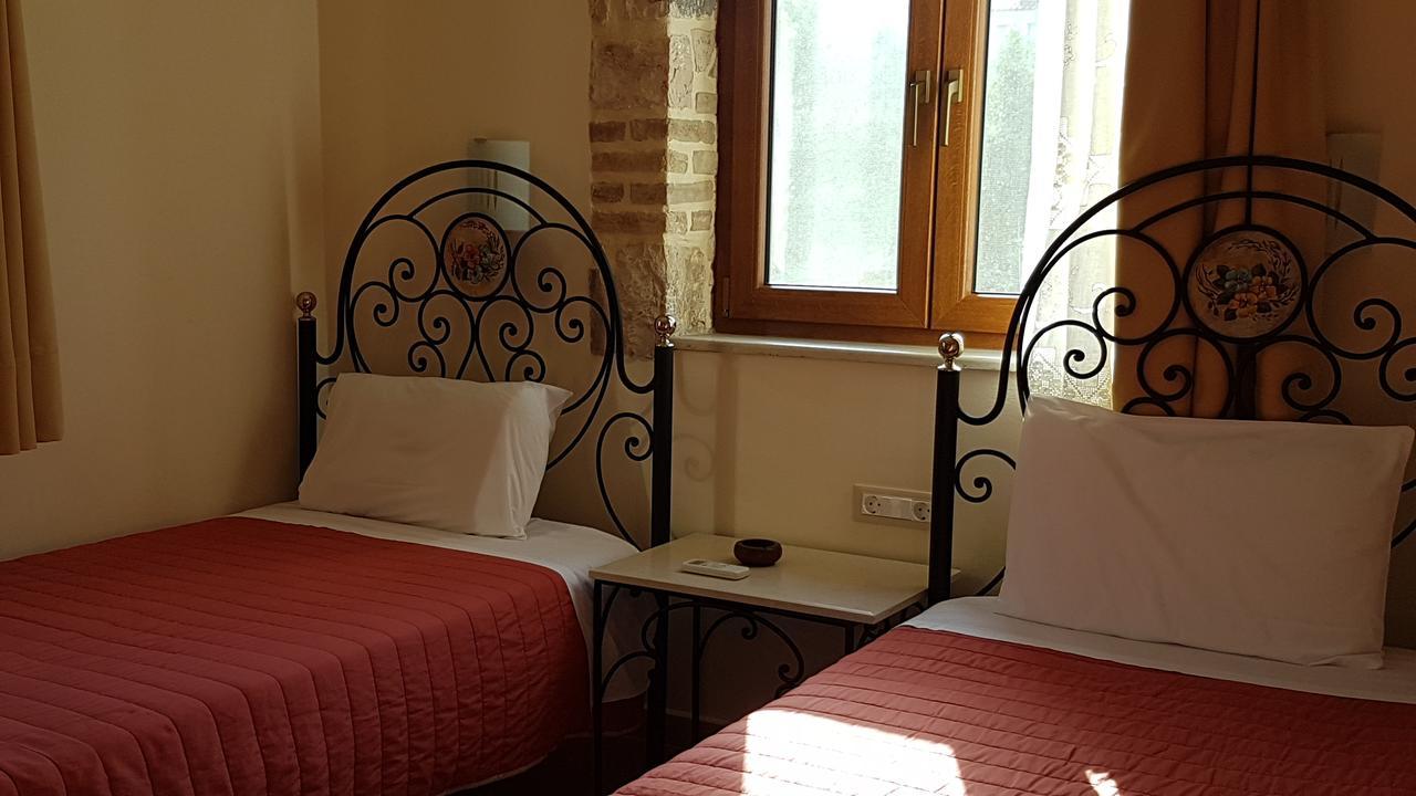 Castello Bellos Villas & Apartments Keri ภายนอก รูปภาพ