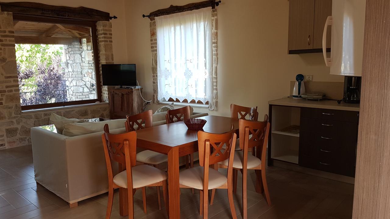 Castello Bellos Villas & Apartments Keri ภายนอก รูปภาพ
