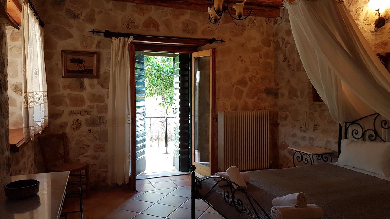 Castello Bellos Villas & Apartments Keri ภายนอก รูปภาพ