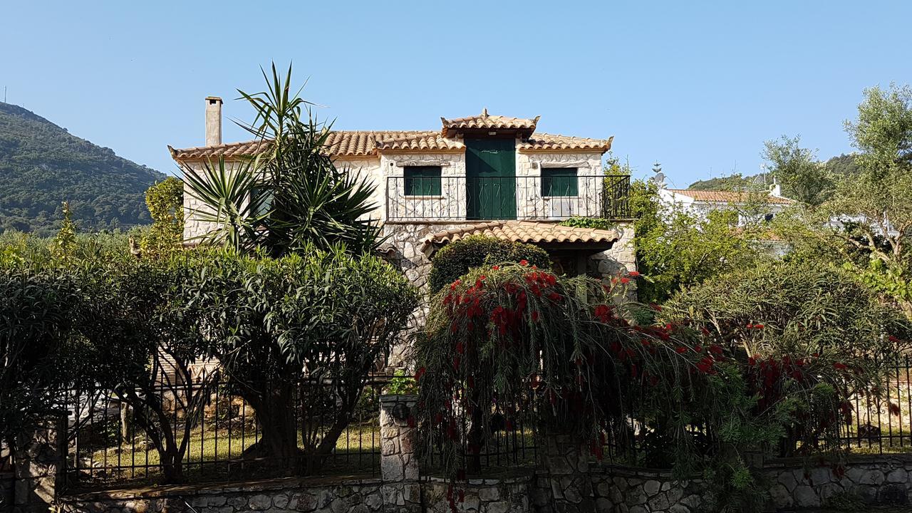 Castello Bellos Villas & Apartments Keri ภายนอก รูปภาพ